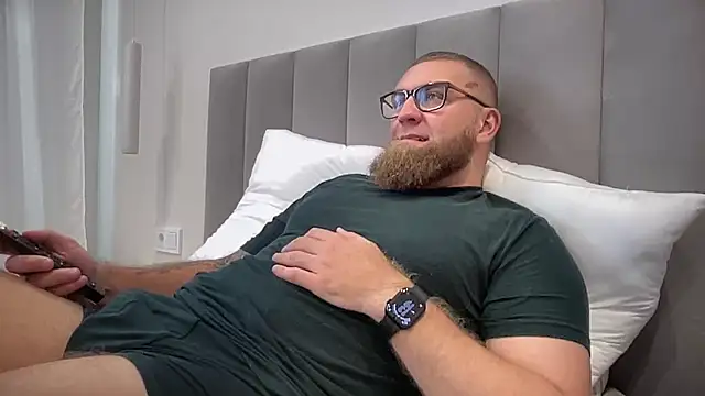 Bear bear  online show from 09-30-25, 10:21