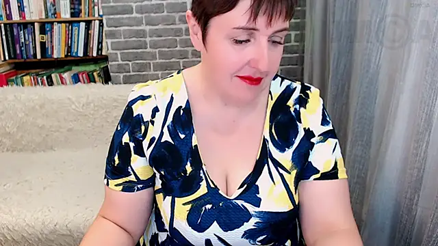 Snapshot of Rainbow_lady chatting on 10-23-25, 02:43 Rainbow lady online show from 10-23-25, 02:43