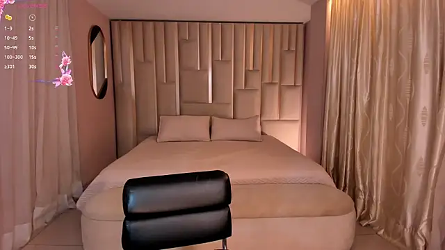 JuanitaClay online show from 09-18-25, 12:19