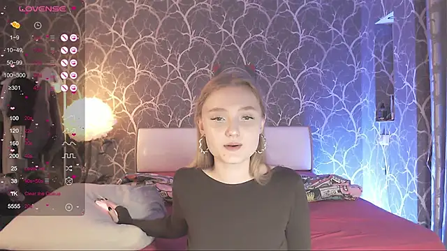 MiaMiaMeow online show from 11-30-25, 04:08