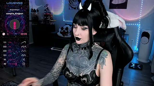 Snapshot of RachelQueen_ chatting on 02-22-25, 10:51 RachelQueen online show from 02-22-25, 10:51