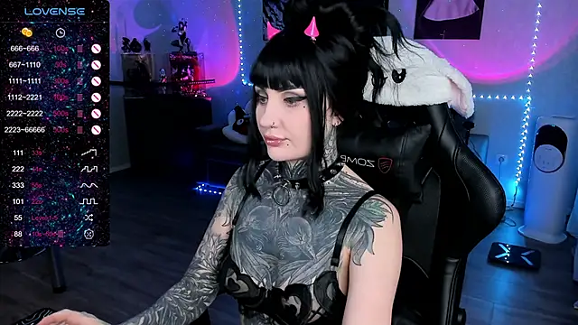 Snapshot of RachelQueen_ chatting on 02-23-25, 11:11 RachelQueen online show from 02-23-25, 11:11