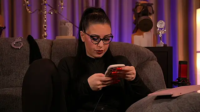 Snapshot of kelly_kent chatting on 02-14-25, 01:34 kelly kent online show from 02-14-25, 01:34