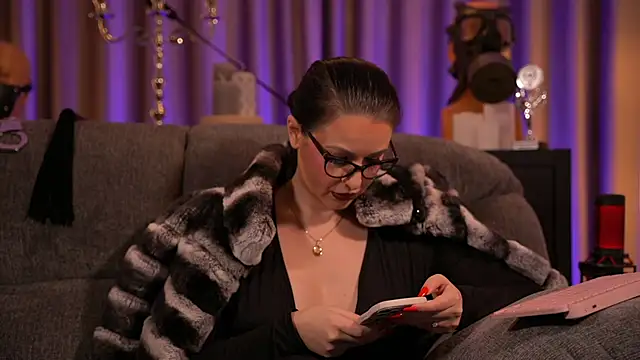 Snapshot of kelly_kent chatting on 02-08-25, 03:19 kelly kent online show from 02-08-25, 03:19