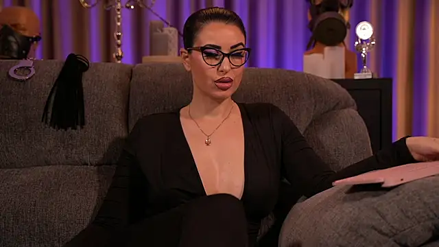 Snapshot of kelly_kent chatting on 03-04-25, 12:18 kelly kent online show from 03-04-25, 12:18