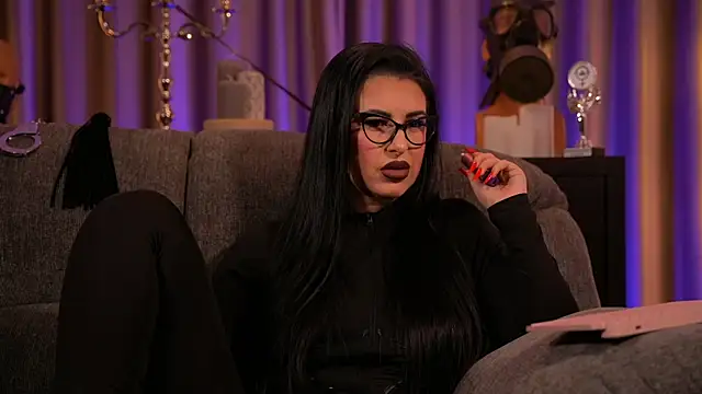 Snapshot of kelly_kent chatting on 02-19-25, 11:46 kelly kent online show from 02-19-25, 11:46