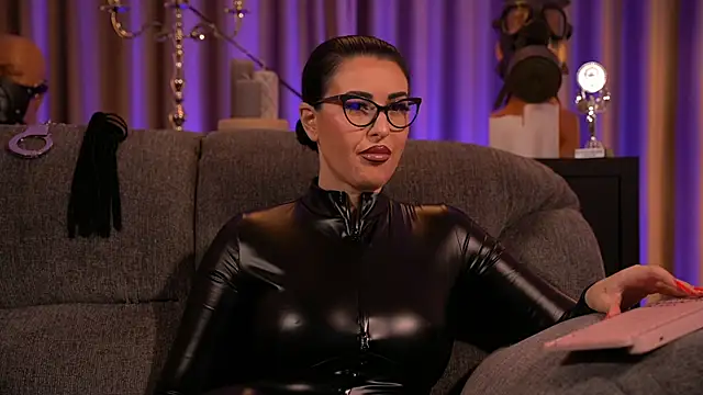 Snapshot of kelly_kent chatting on 02-28-25, 11:12 kelly kent online show from 02-28-25, 11:12