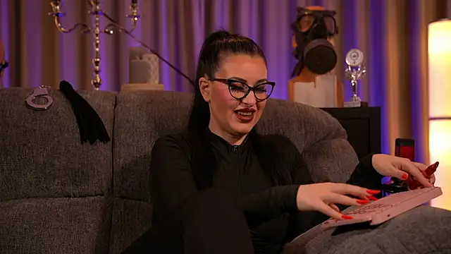 Snapshot of kelly_kent chatting on 02-13-25, 10:44 kelly kent online show from 02-13-25, 10:44