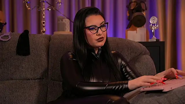 Snapshot of kelly_kent chatting on 02-22-25, 03:01 kelly kent online show from 02-22-25, 03:01