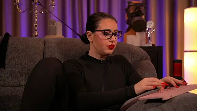 Snapshot of kelly_kent chatting on 02-01-25, 10:55 kelly kent online show from 02-01-25, 10:55