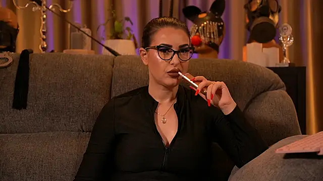 kelly kent online show from 11-18-25, 01:32