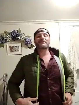 Snapshot of ShaneJames11 chatting on 04-25-26, 03:31 ShaneJames11 online show from 04-25-26, 03:31