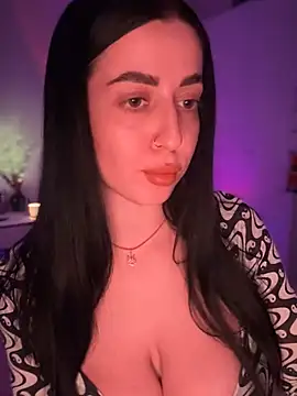 Snapshot of Emylia chatting on 01-06-25, 11:30 Emylia online show from 01-06-25, 11:30