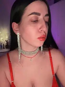 Snapshot of Emylia chatting on 12-31-24, 11:28 Emylia online show from 12-31-24, 11:28