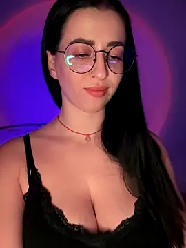 Snapshot of Emylia chatting on 11-08-25, 08:12 Emylia online show from 11-08-25, 08:12