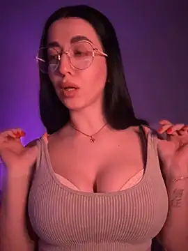 Snapshot of Emylia chatting on 02-14-25, 01:34 Emylia online show from 02-14-25, 01:34