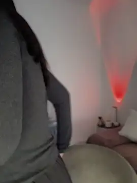 Snapshot of Emylia chatting on 02-21-25, 02:06 Emylia online show from 02-21-25, 02:06