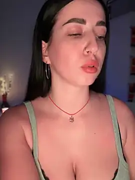 Snapshot of Emylia chatting on 12-16-24, 07:00 Emylia online show from 12-16-24, 07:00