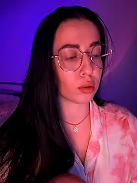 Snapshot of Emylia chatting on 10-03-25, 07:26 Emylia online show from 10-03-25, 07:26