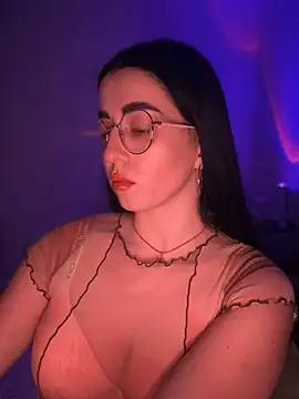 Snapshot of Emylia chatting on 02-16-25, 07:49 Emylia online show from 02-16-25, 07:49