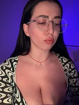 Snapshot of Emylia chatting on 11-09-25, 04:55 Emylia online show from 11-09-25, 04:55