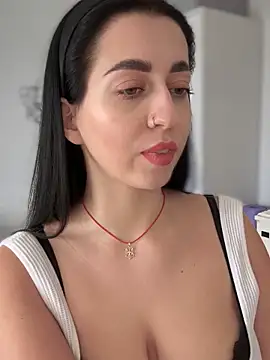 Snapshot of Emylia chatting on 01-24-25, 01:03 Emylia online show from 01-24-25, 01:03