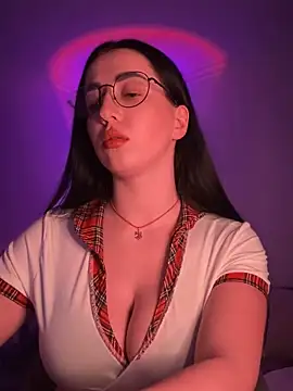 Snapshot of Emylia chatting on 02-18-25, 11:41 Emylia online show from 02-18-25, 11:41