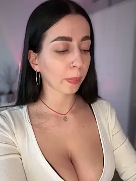 Snapshot of Emylia chatting on 01-25-25, 05:30 Emylia online show from 01-25-25, 05:30