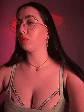 Snapshot of Emylia chatting on 02-25-25, 07:38 Emylia online show from 02-25-25, 07:38