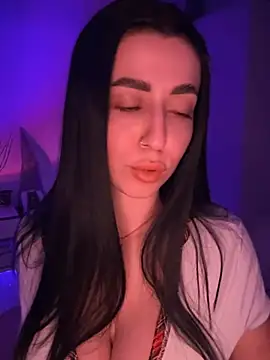 Snapshot of Emylia chatting on 01-17-25, 07:27 Emylia online show from 01-17-25, 07:27