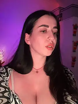 Snapshot of Emylia chatting on 12-13-24, 11:39 Emylia online show from 12-13-24, 11:39