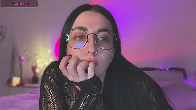 Snapshot of Emylia chatting on 12-30-24, 12:43 Emylia online show from 12-30-24, 12:43