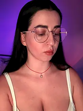 Snapshot of Emylia chatting on 10-10-25, 03:02 Emylia online show from 10-10-25, 03:02