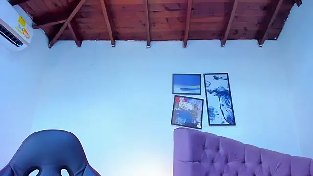 Gretta Queen online show from 10-19-25, 03:48