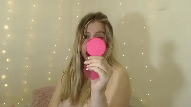 Snapshot of SweetSofty chatting on 10-22-25, 11:14 SweetSofty online show from 10-22-25, 11:14