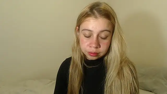 Snapshot of SweetSofty chatting on 03-15-25, 10:00 SweetSofty online show from 03-15-25, 10:00