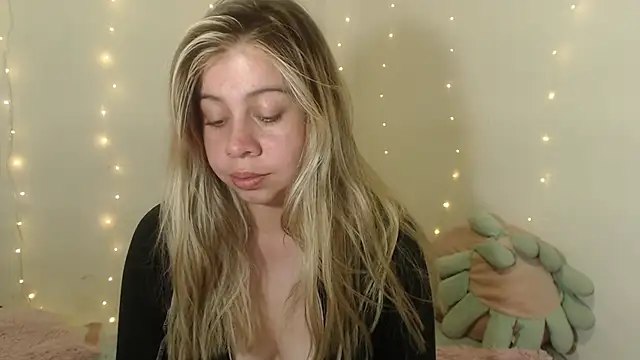 Snapshot of SweetSofty chatting on 10-06-25, 11:38 SweetSofty online show from 10-06-25, 11:38