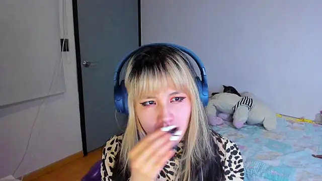 Akane-Mou online show from 12-10-24, 07:37