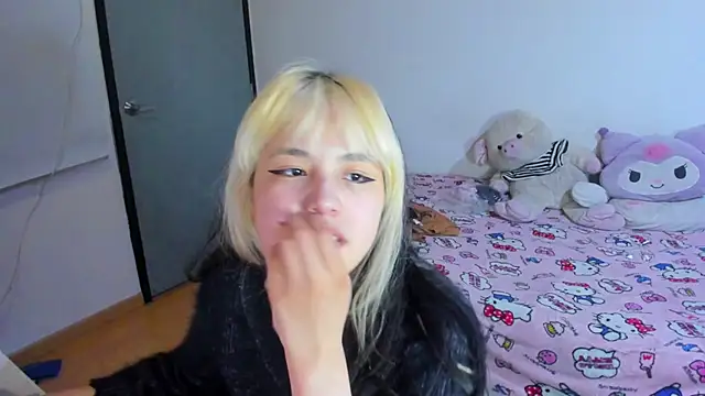 Akane-Mou online show from 03-11-25, 08:30