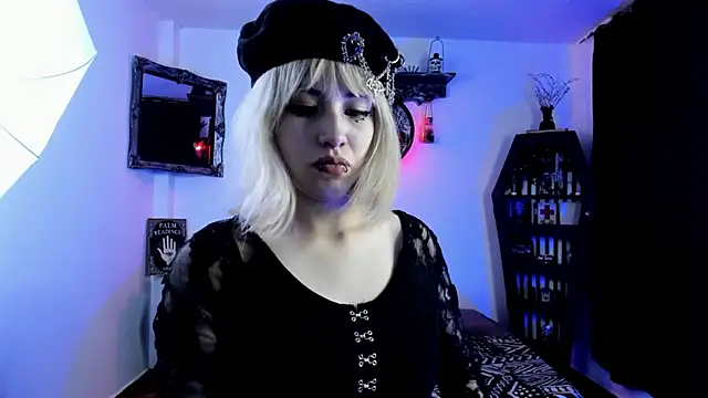 Akane-Mou online show from 10-15-25, 11:35