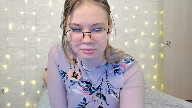 Snapshot of Tommy_and_Katie chatting on 02-15-25, 11:39 Tommy and Katie online show from 02-15-25, 11:39