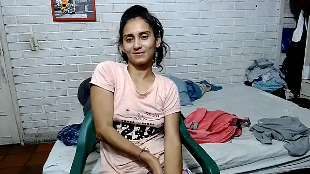 Snapshot of valeriaswang_Lucas chatting on 02-17-26, 04:32 valeriaswang Lucas online show from 02-17-26, 04:32