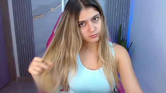 Snapshot of sofia_henaok chatting on 02-28-25, 03:48 sofia henaok online show from 02-28-25, 03:48