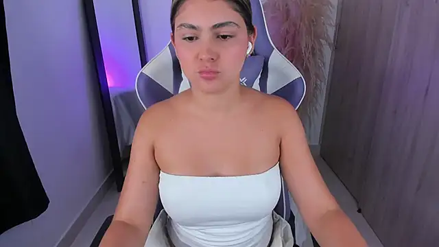 Snapshot of sofia_henaok chatting on 02-10-26, 01:48 sofia henaok online show from 02-10-26, 01:48