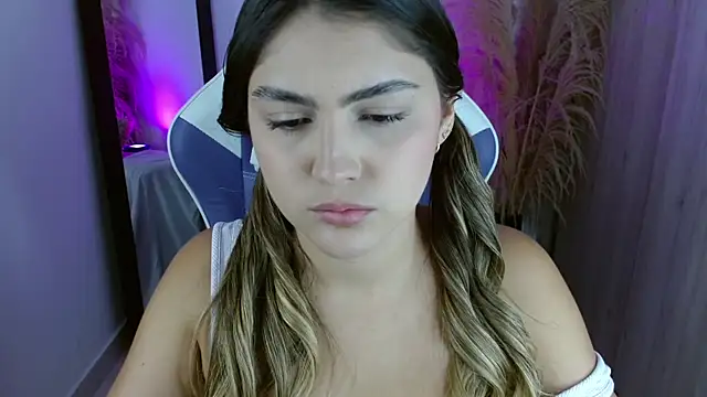 sofia henaok online show from 11-24-25, 10:10