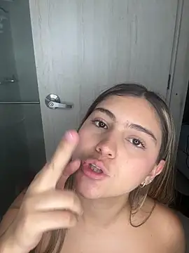 Snapshot of sofia_henaok chatting on 03-05-26, 01:57 sofia henaok online show from 03-05-26, 01:57