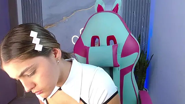 Snapshot of sofia_henaok chatting on 02-19-25, 02:01 sofia henaok online show from 02-19-25, 02:01