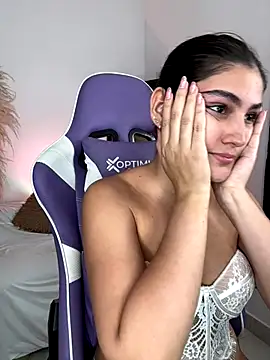 sofia henaok online show from 12-15-25, 08:14