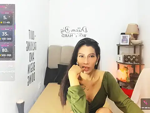 Trixie Mattel21 online show from 03-02-26, 05:08