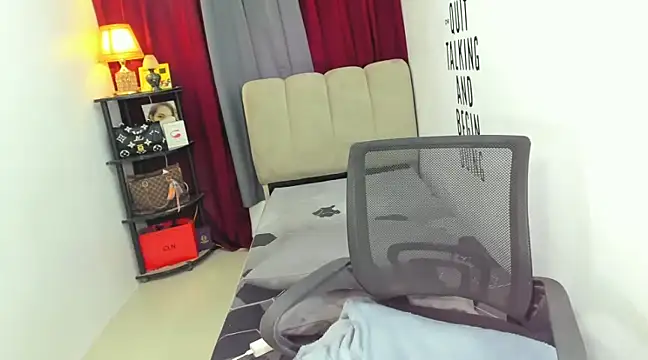 Snapshot of Trixie_Mattel21 chatting on 01-28-25, 05:22 Trixie Mattel21 online show from 01-28-25, 05:22